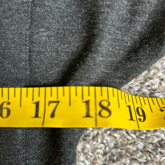 Cabi women’s blazer like jacket with tail and scoop hemline size small - Picture 10 of 11